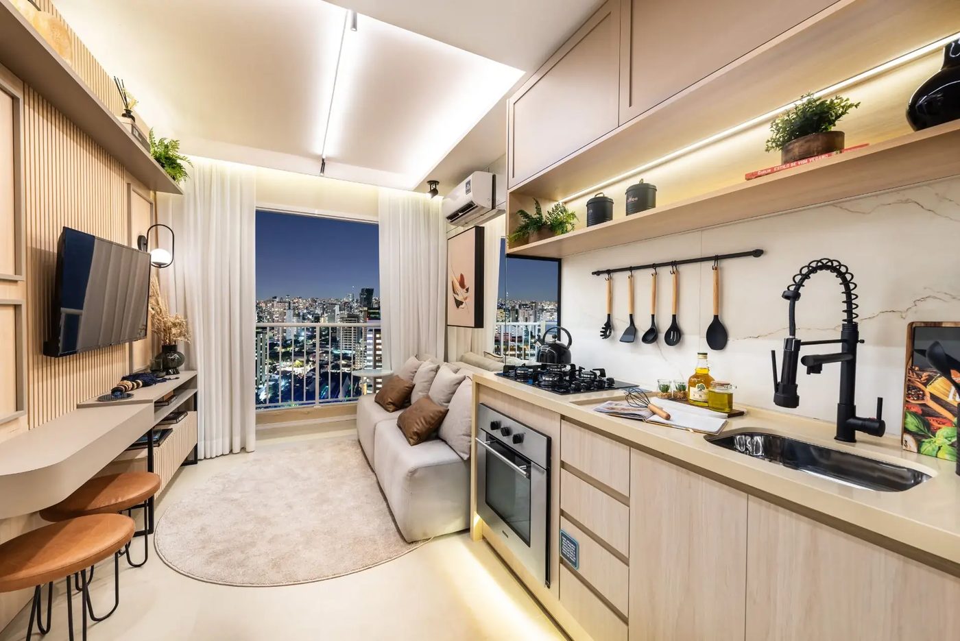 Decorado do Vero Encanto: cozinha com forno, cooktop e bancada
